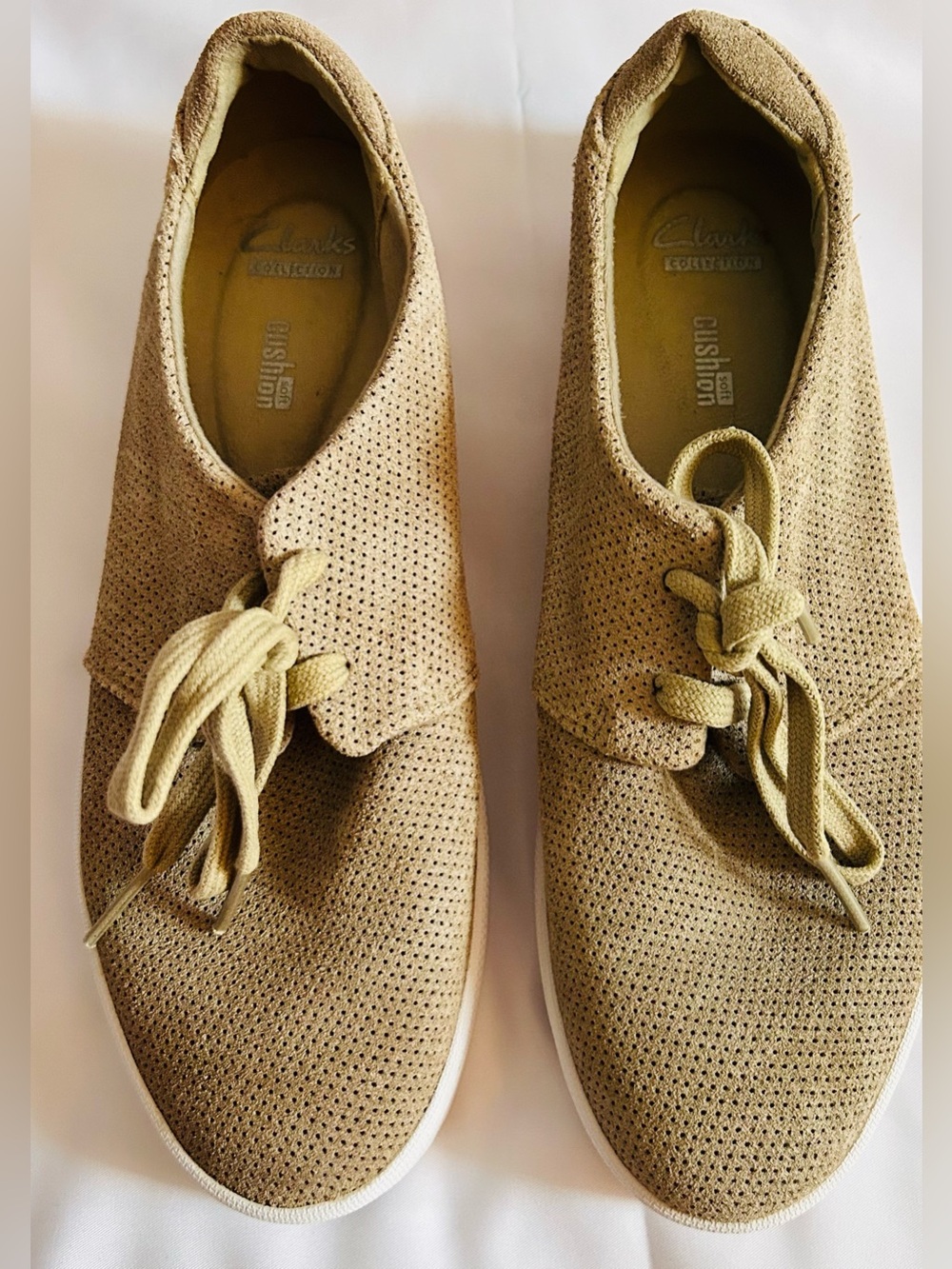 Clarks Collection Women's Soft Cushion Suede Perforated Sneakers Size 8